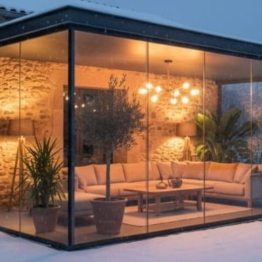 Carpintería de PVC y aluminio a medida. Pérgolas, cortinas de cristal y otros elementos personalizados. Carpintería de PVC y aluminio a medida. Pérgolas, cortinas de cristal y otros elementos personalizados.